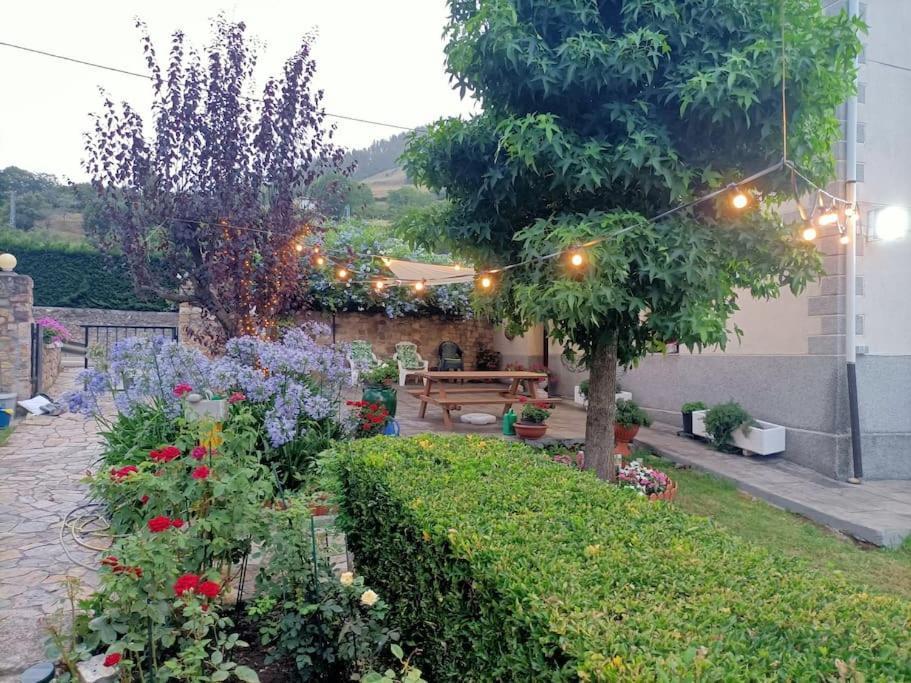 La Flor De Toranzo "Vive Los Valles Pasiegos" Prases エクステリア 写真